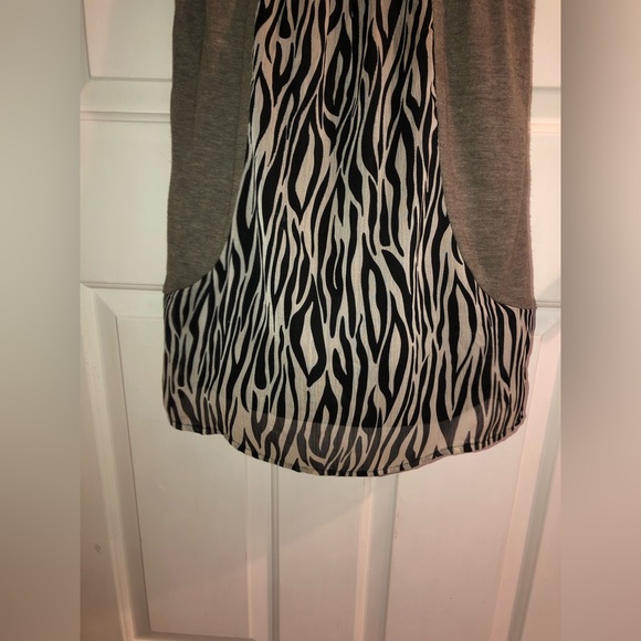 Sleeveless taupe with animal print dress. Size small - Picture 3 of 5